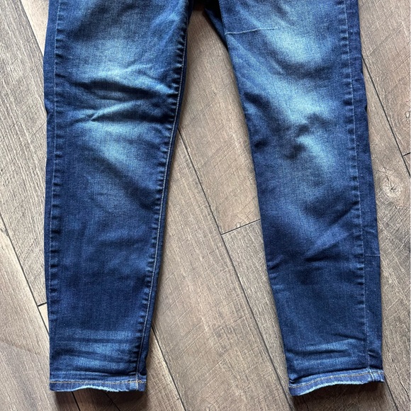 Judy Blue Relaxed Fit Jeans - Picture 4 of 10